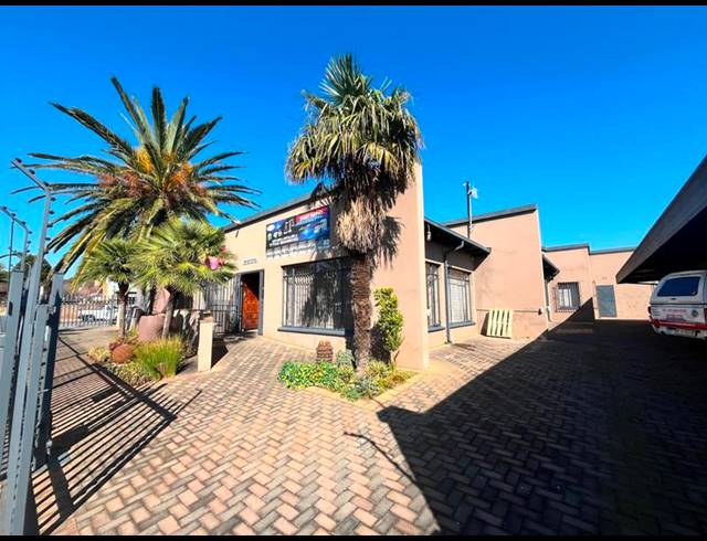 BUSINESS FOR SALE IN SPRINGS CENTRAL